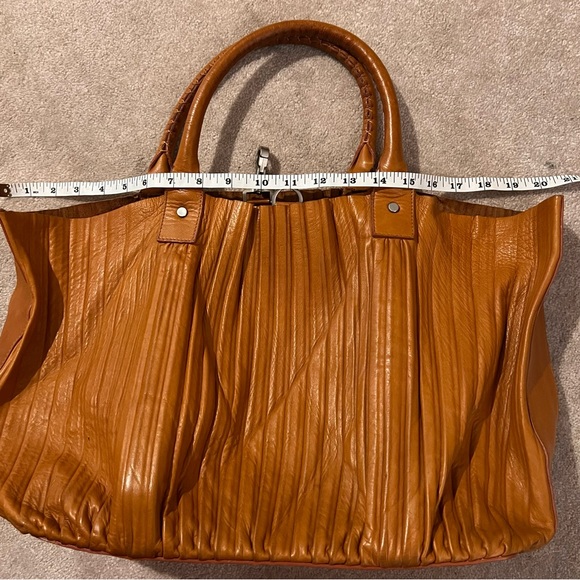 Vintage Giorgio Armani Tan Pleated Lamb Leather Shoulder Bag Satchel - Picture 11 of 15